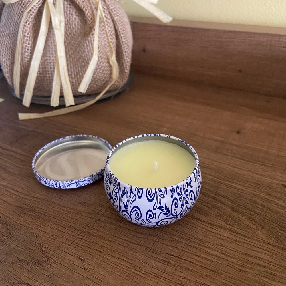 Scented Candle in Blue and White Floral Tin - Blue Bell 100% Soy Wax NWT